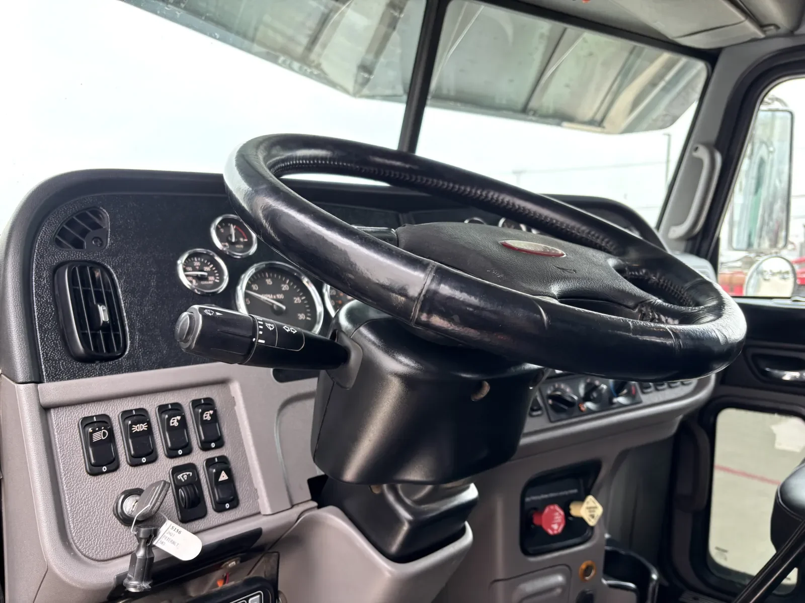 2021 Peterbilt 389 - image 15