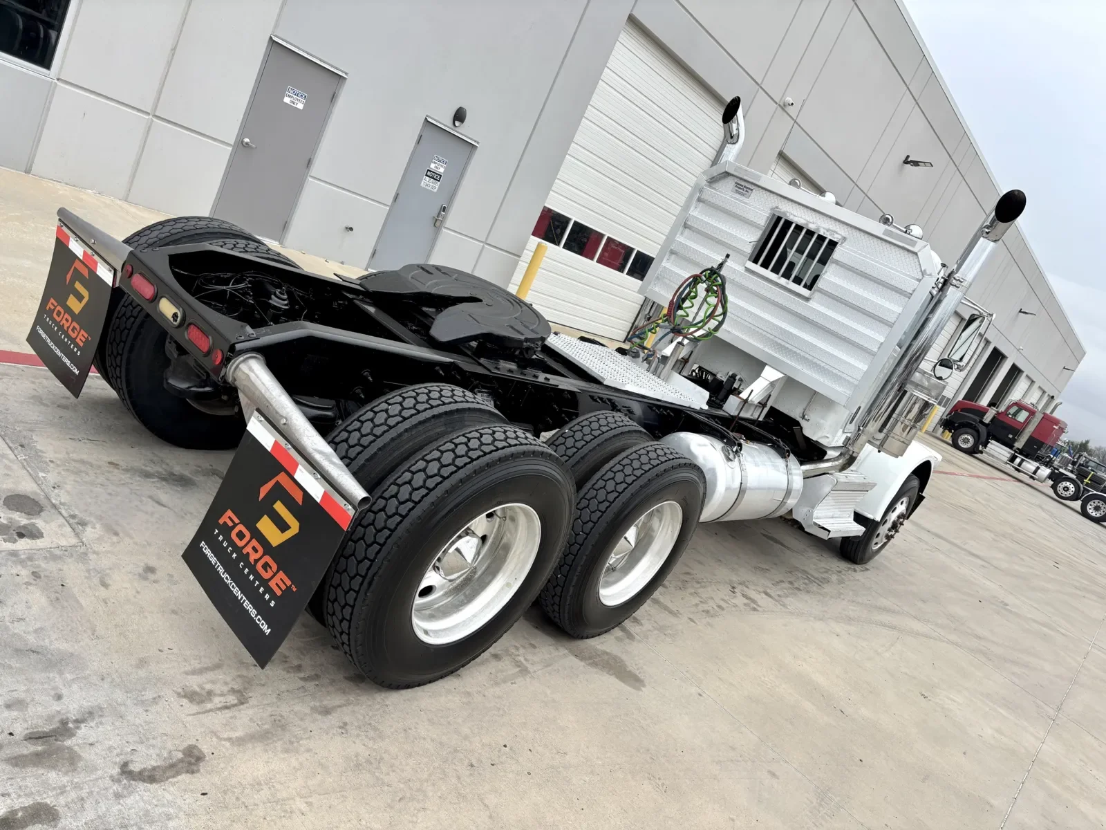 2021 Peterbilt 389 in Hutchins, TX — photo 11