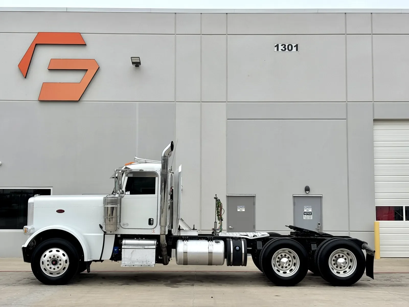 2021 Peterbilt 389 in Hutchins, TX — photo 4