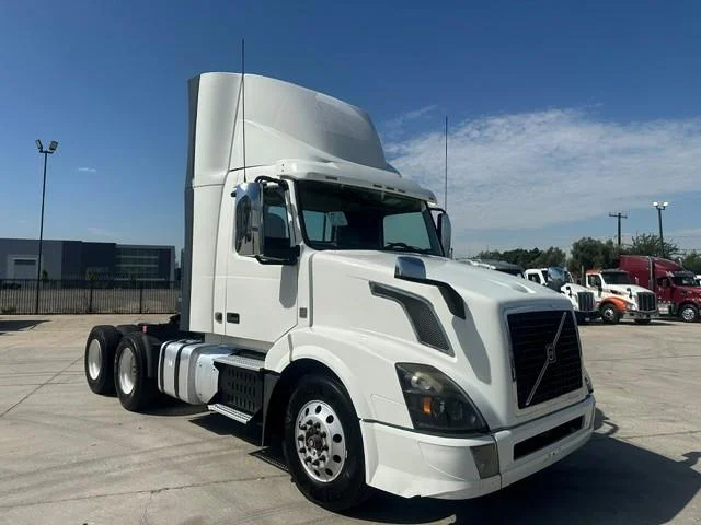 2017 Volvo VNL 300 — photo 13