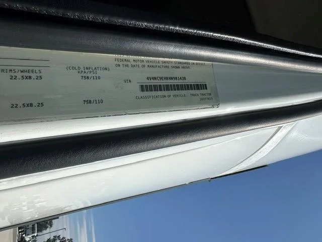 2017 Volvo VNL 300 — photo 7