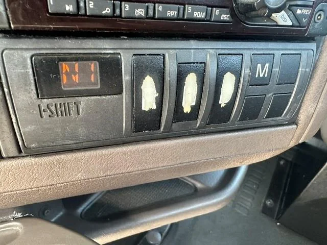 2017 Volvo VNL 300 — photo 10