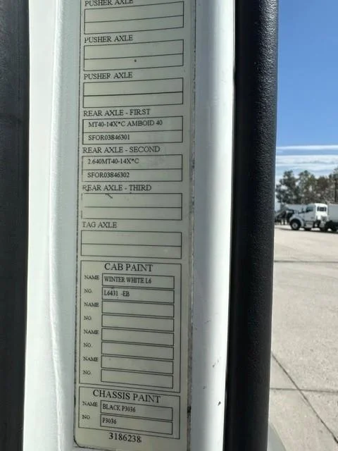 2017 Volvo VNL 300 — photo 4