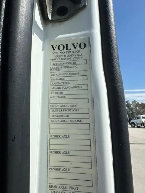 2017 Volvo VNL 300 — photo 5