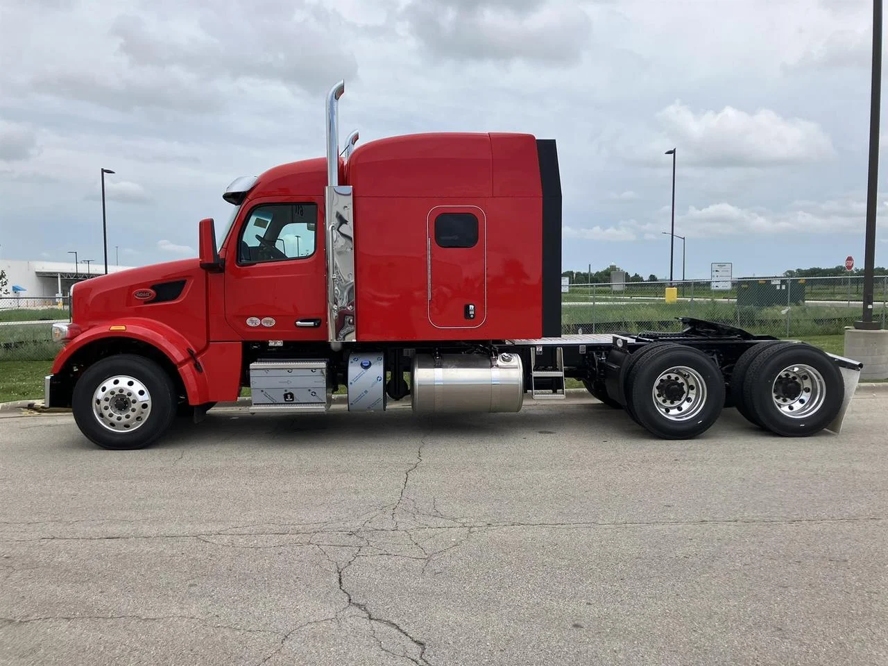 2027 Peterbilt 567