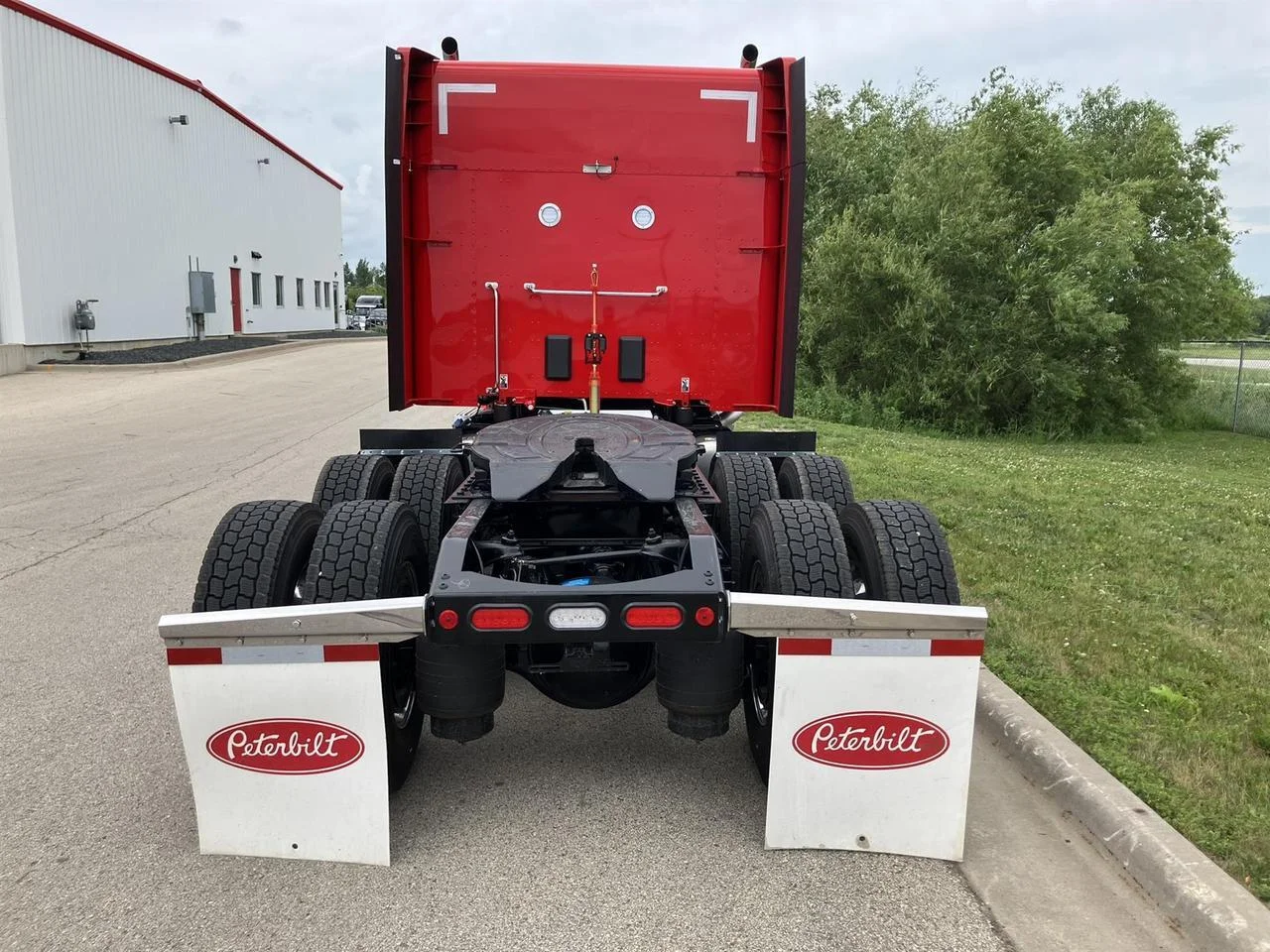 2027 Peterbilt 567 in Rochester, MN — photo 2