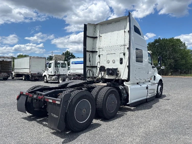 2022 International LT in Concord, NC — photo 7