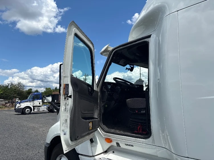 2022 International LT in Concord, NC — photo 9