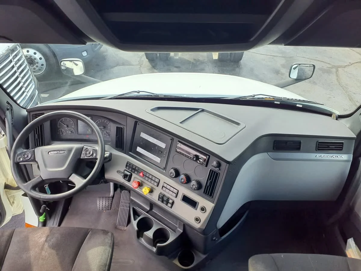 2020 Freightliner Cascadia in Atlanta, GA — photo 7