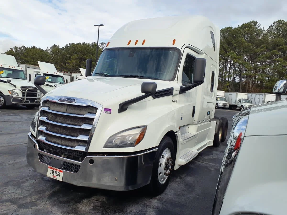 2020 Freightliner Cascadia in Atlanta, GA — photo 3