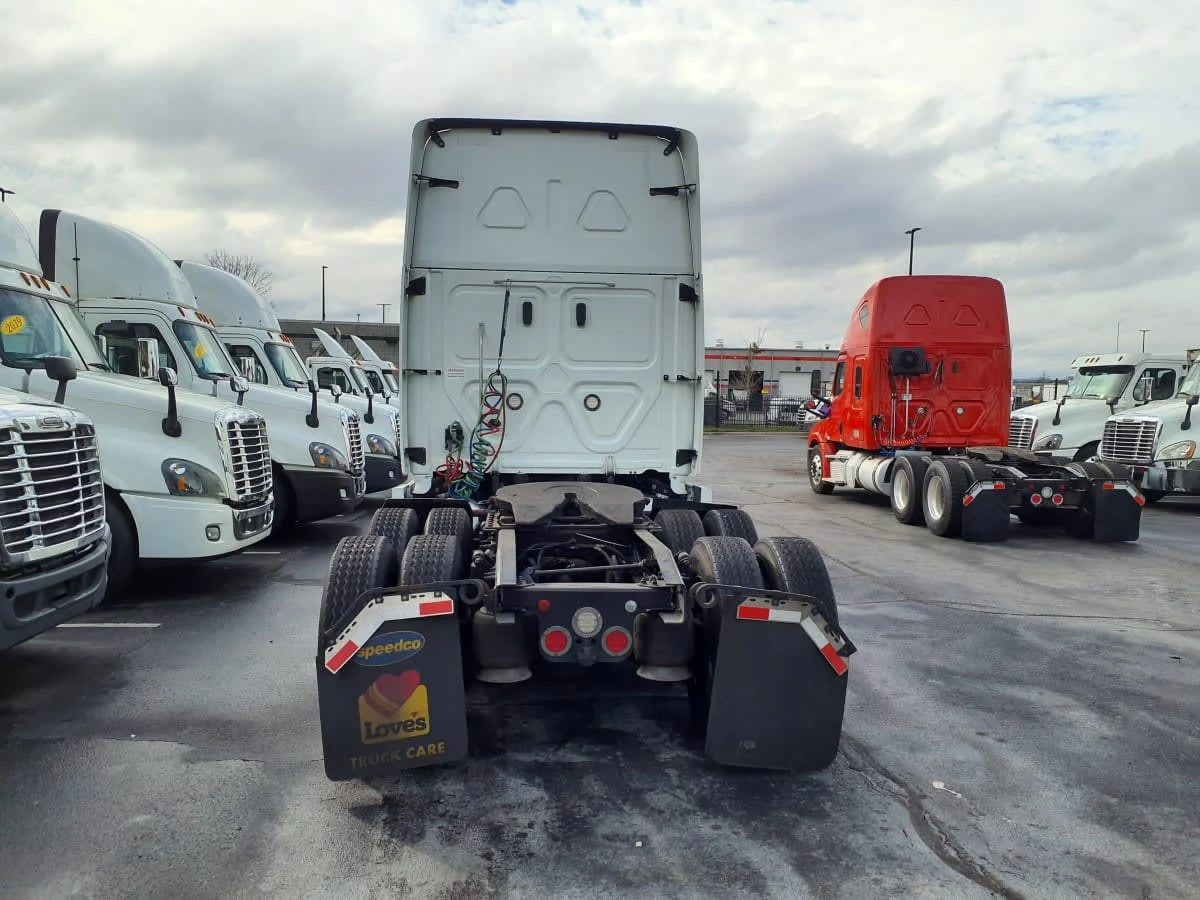2020 Freightliner Cascadia in Atlanta, GA — photo 5