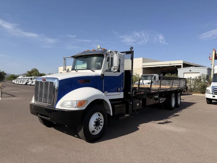 2019 Peterbilt 348 — photo 2