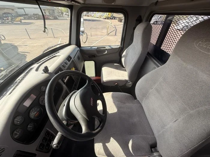 2019 Peterbilt 348 — photo 10