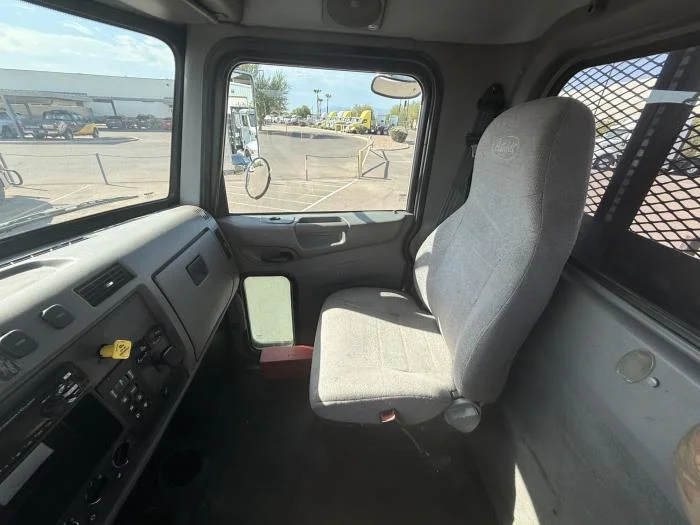 2019 Peterbilt 348 — photo 13