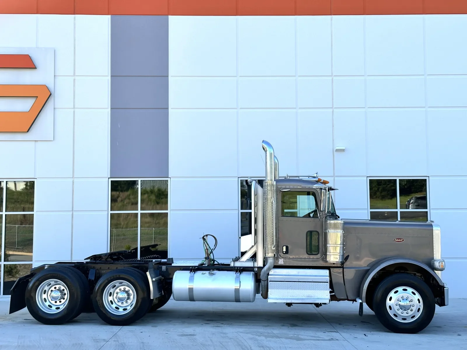 2023 Peterbilt 389 in Greer, SC — photo 3