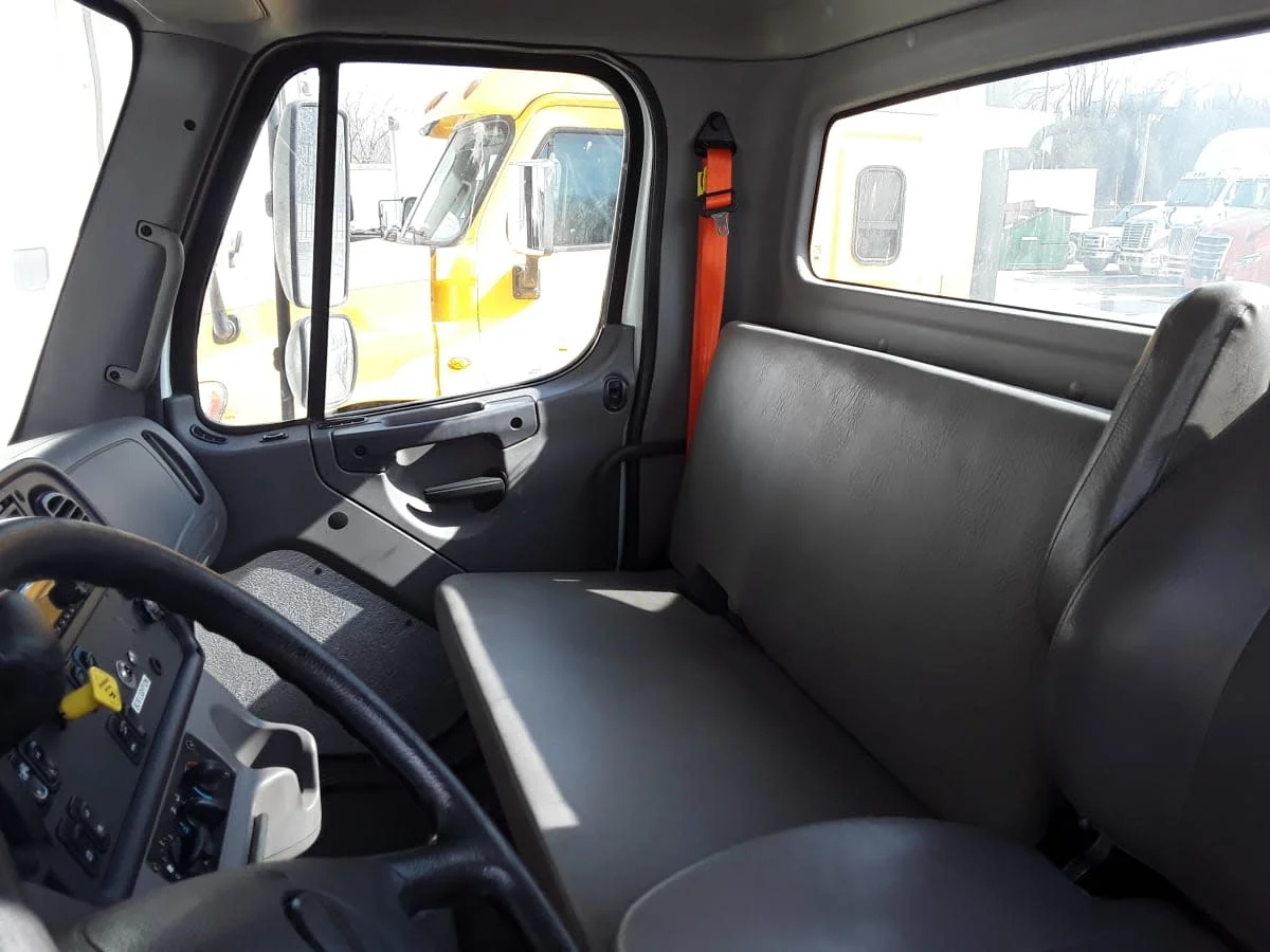 2020 Freightliner M2 106 in Kansas City, MO — photo 8