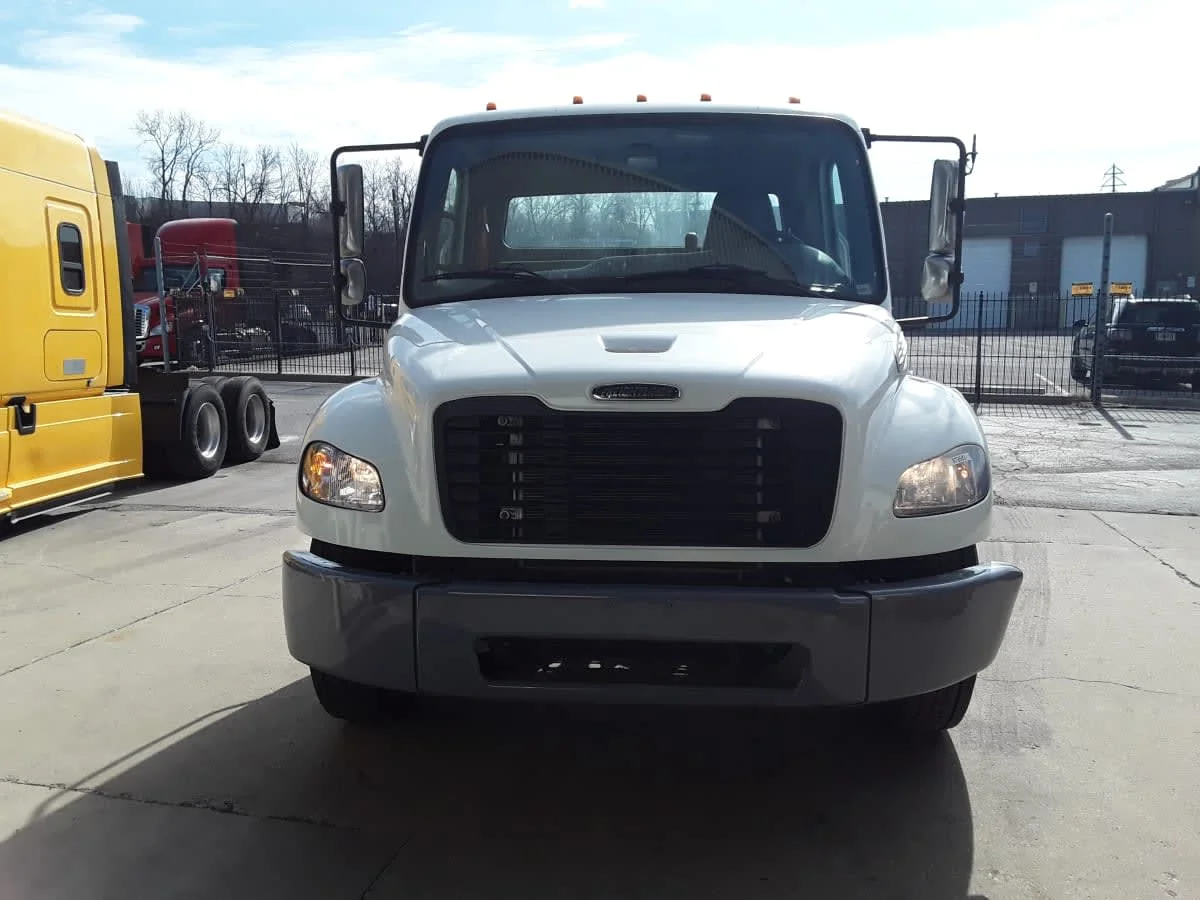 2020 Freightliner M2 106 in Kansas City, MO — photo 2