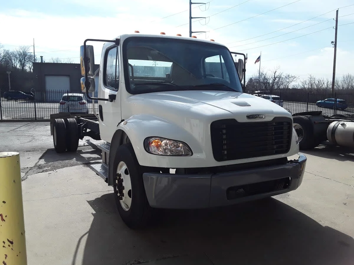 2020 Freightliner M2 106 in Kansas City, MO — photo 3