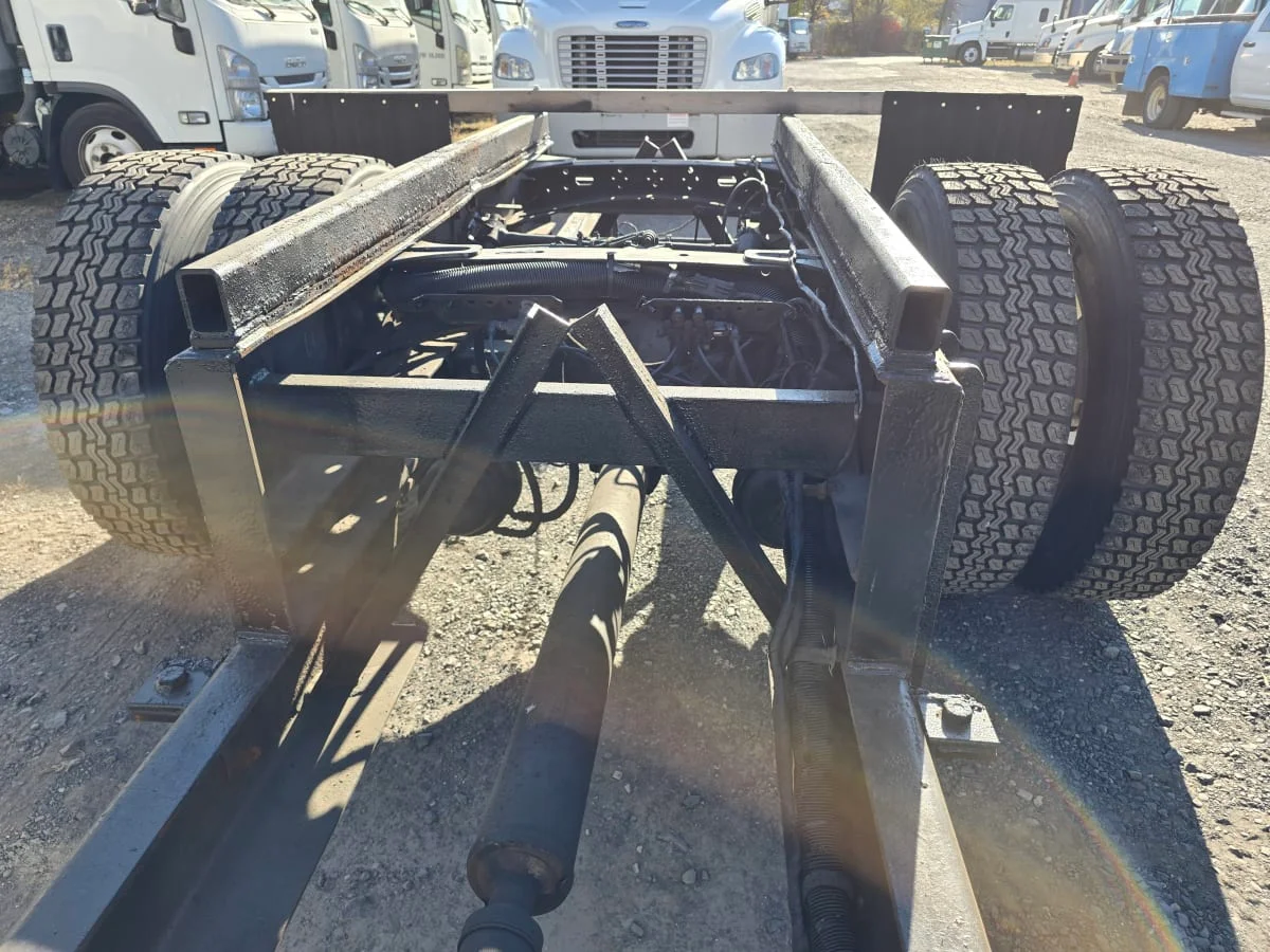 2017 Freightliner M2 106 - image 14