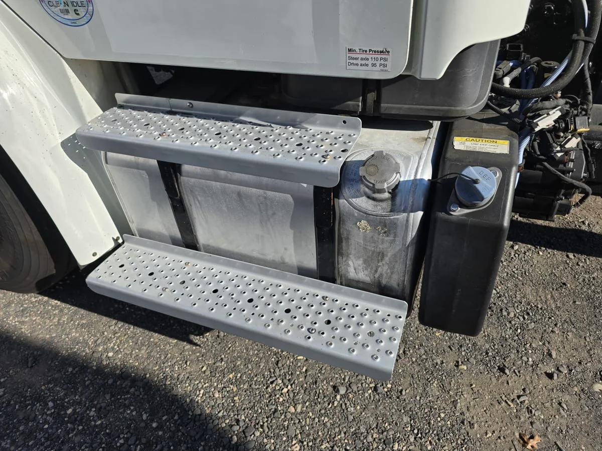 2017 Freightliner M2 106 - image 11