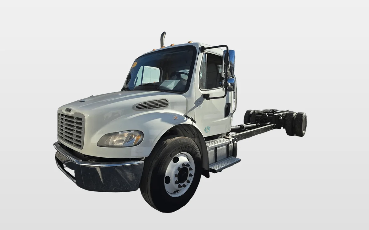 2017 Freightliner M2 106 - image 1
