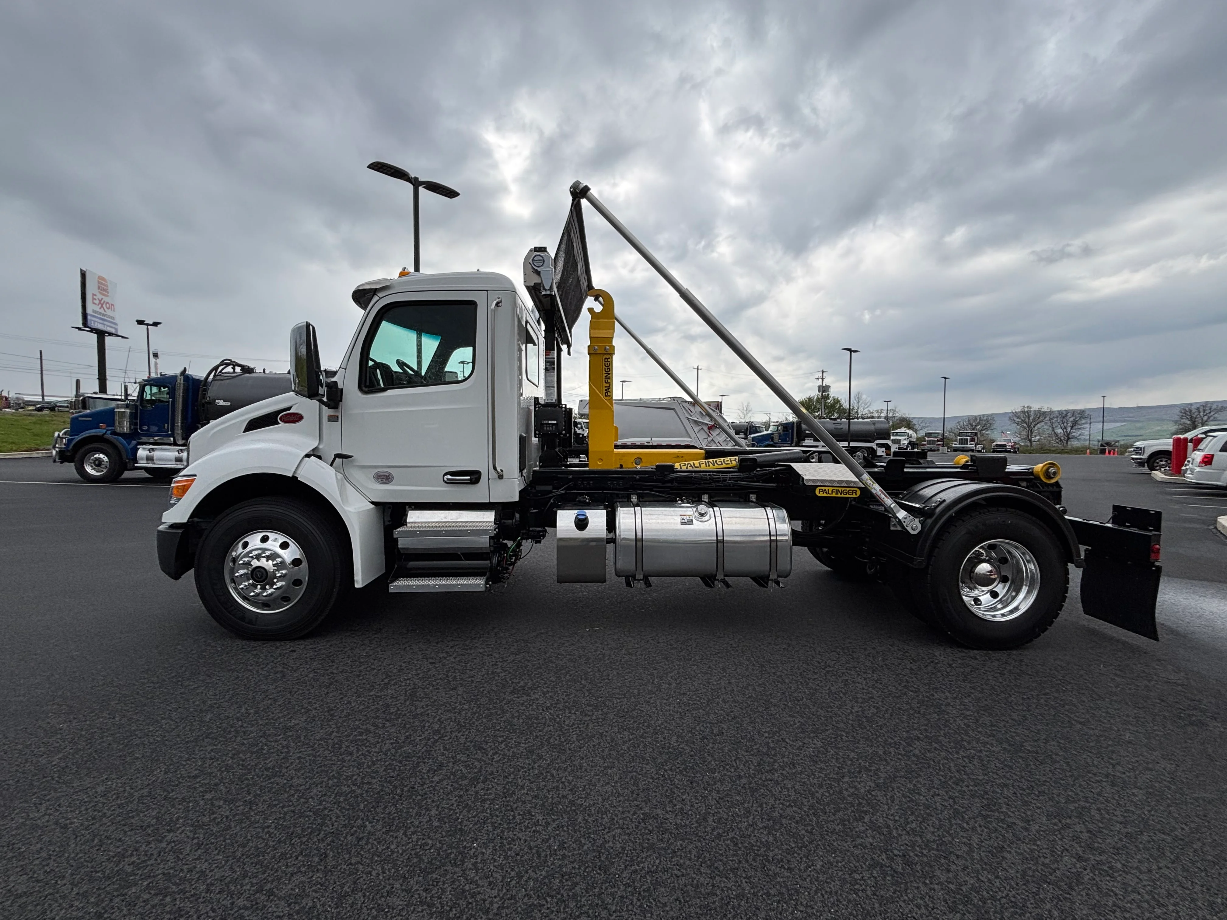 2025 Peterbilt 537 in Scranton, PA — photo 2