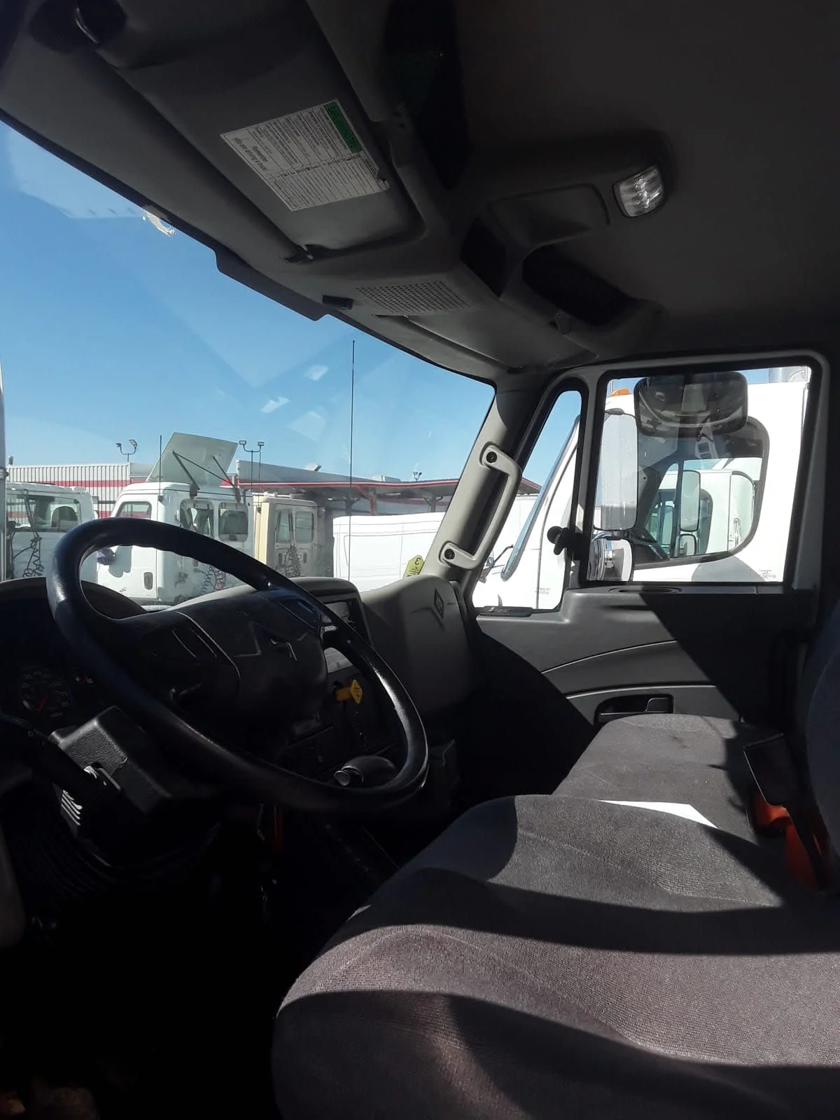 2019 International 4300 - image 8