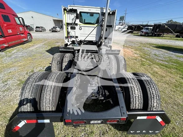 2025 Volvo VNL 300 — photo 3