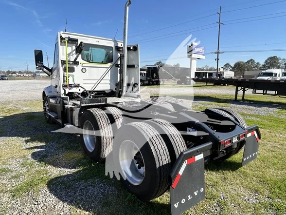 2025 Volvo VNL 300 in Saint Rose, LA — photo 2