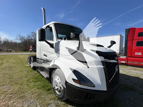 2025 Volvo VNL 300 in Saint Rose, LA — photo 6