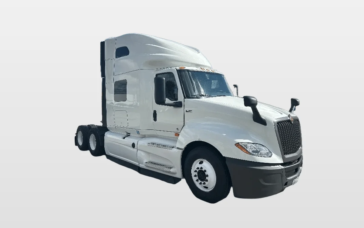 2022 International LT - image 1