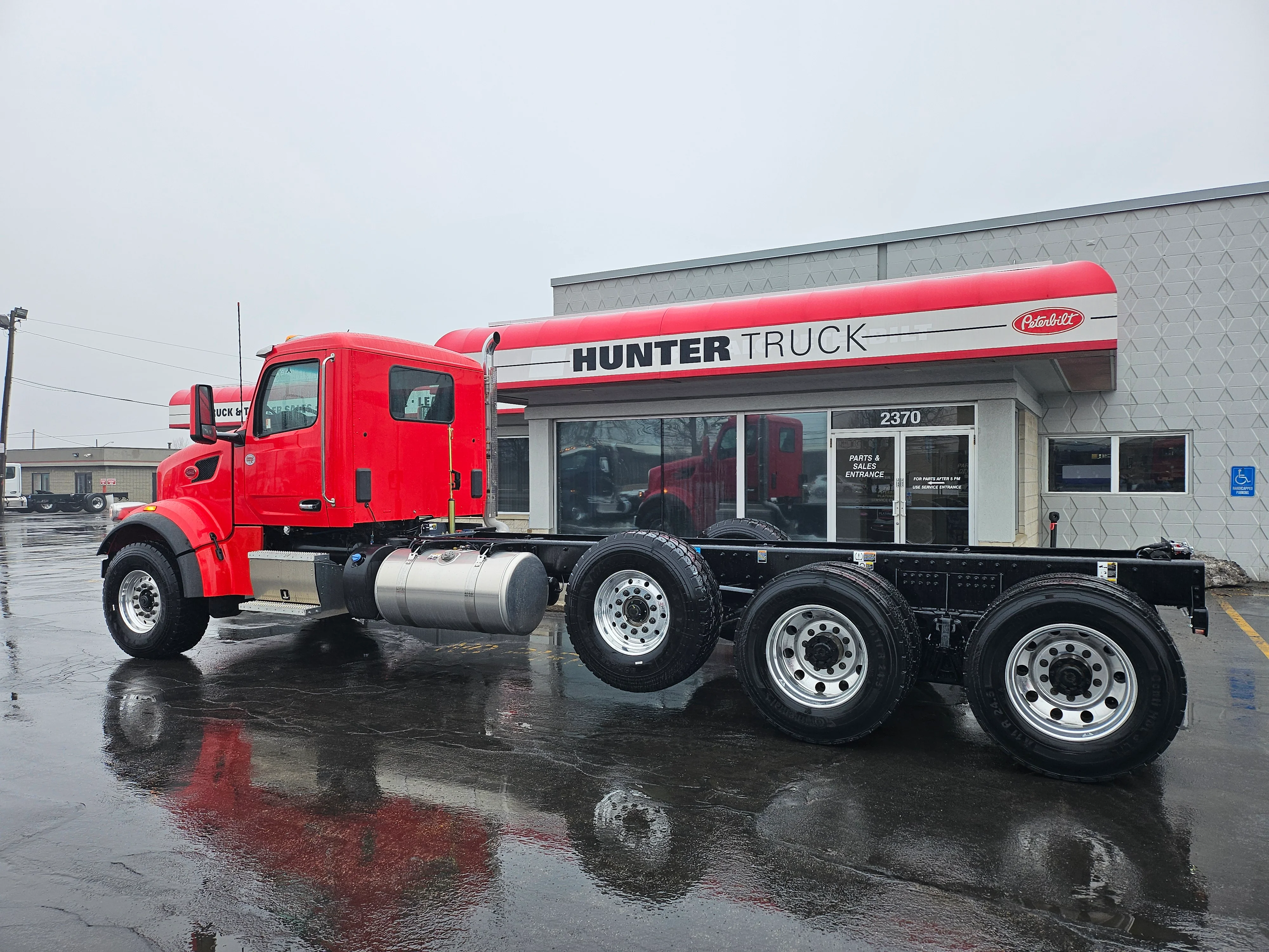 2025 Peterbilt 567 - image 3