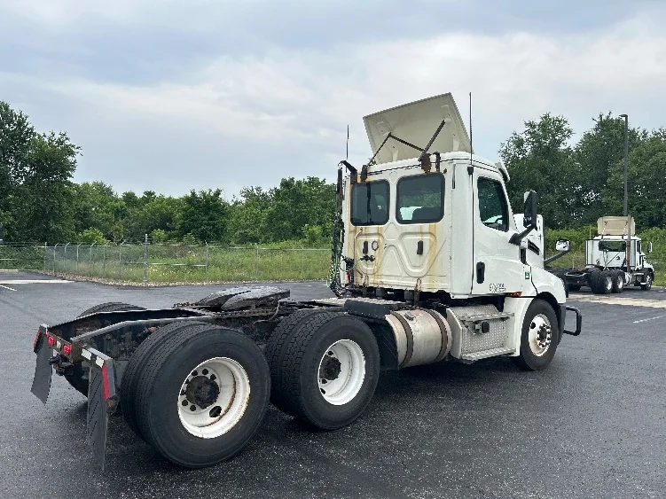2019 Freightliner Cascadia in Mount Pleasant, PA — photo 7