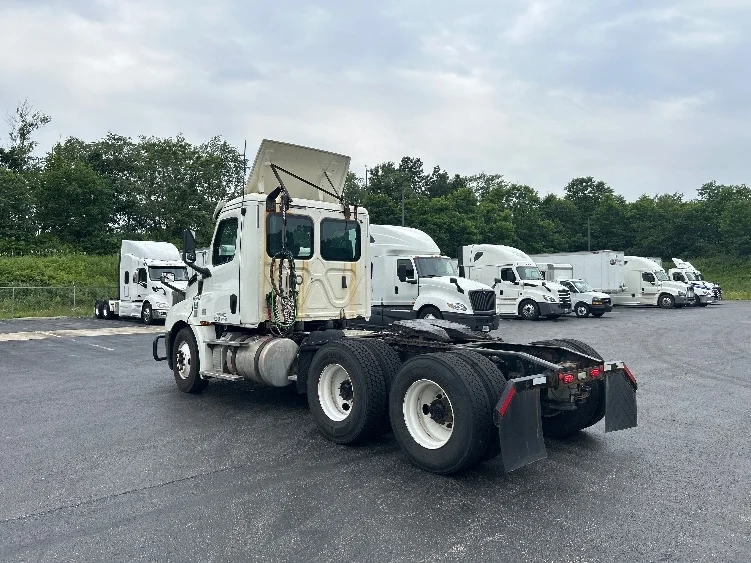 2019 Freightliner Cascadia in Mount Pleasant, PA — photo 5