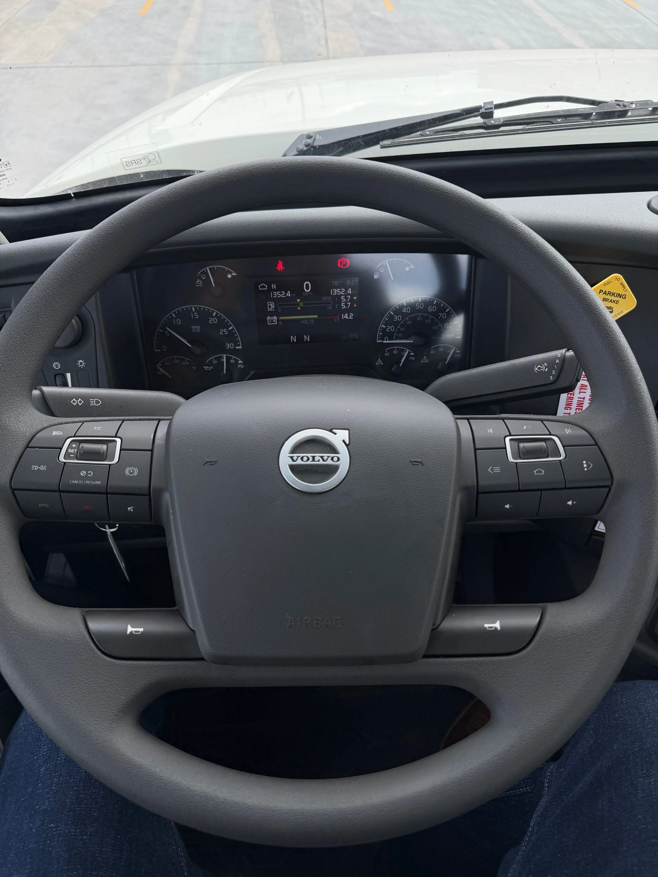 2026 Volvo VHD 300 in El Paso, TX — photo 13