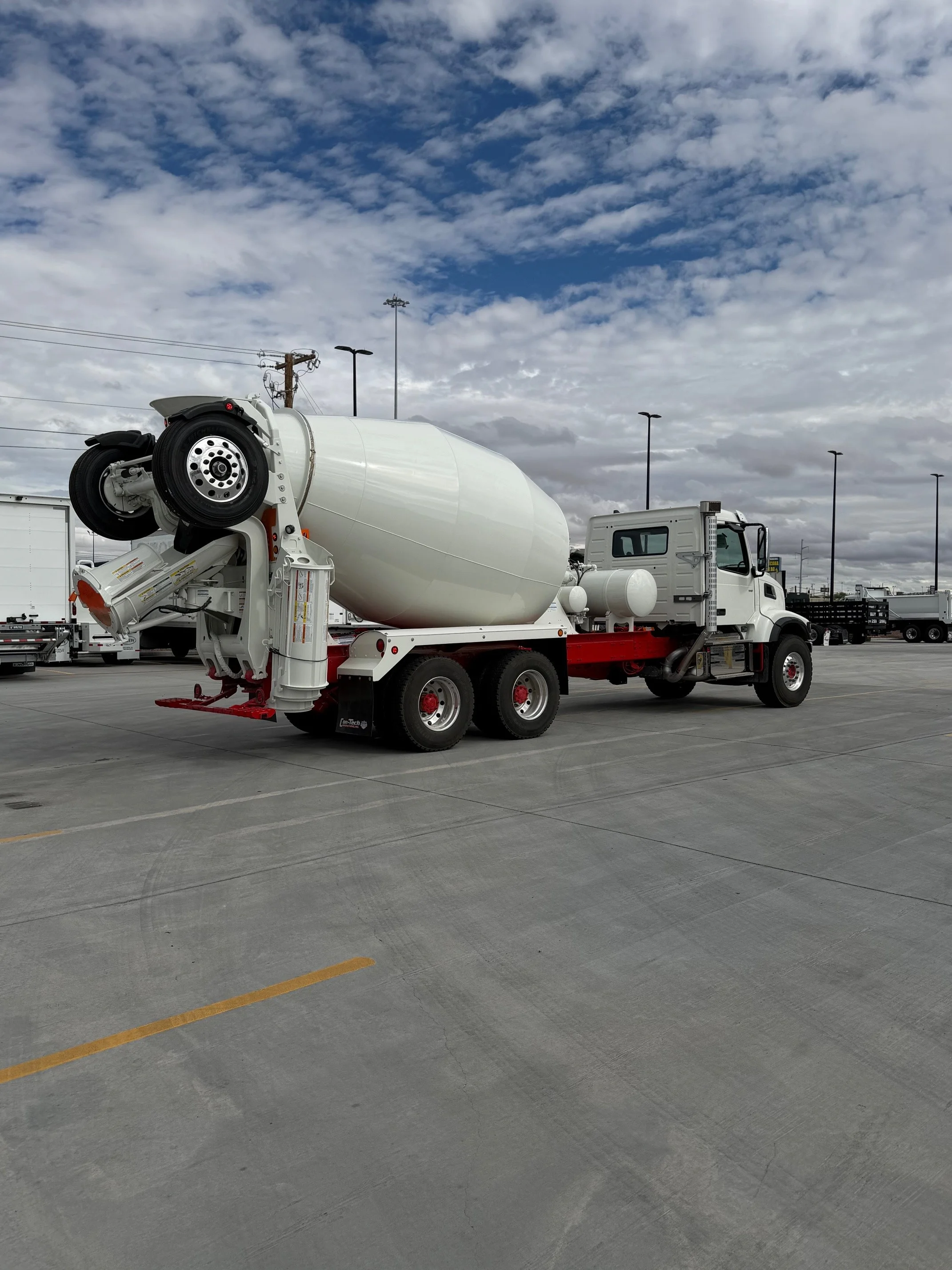 2026 Volvo VHD 300 in El Paso, TX — photo 6