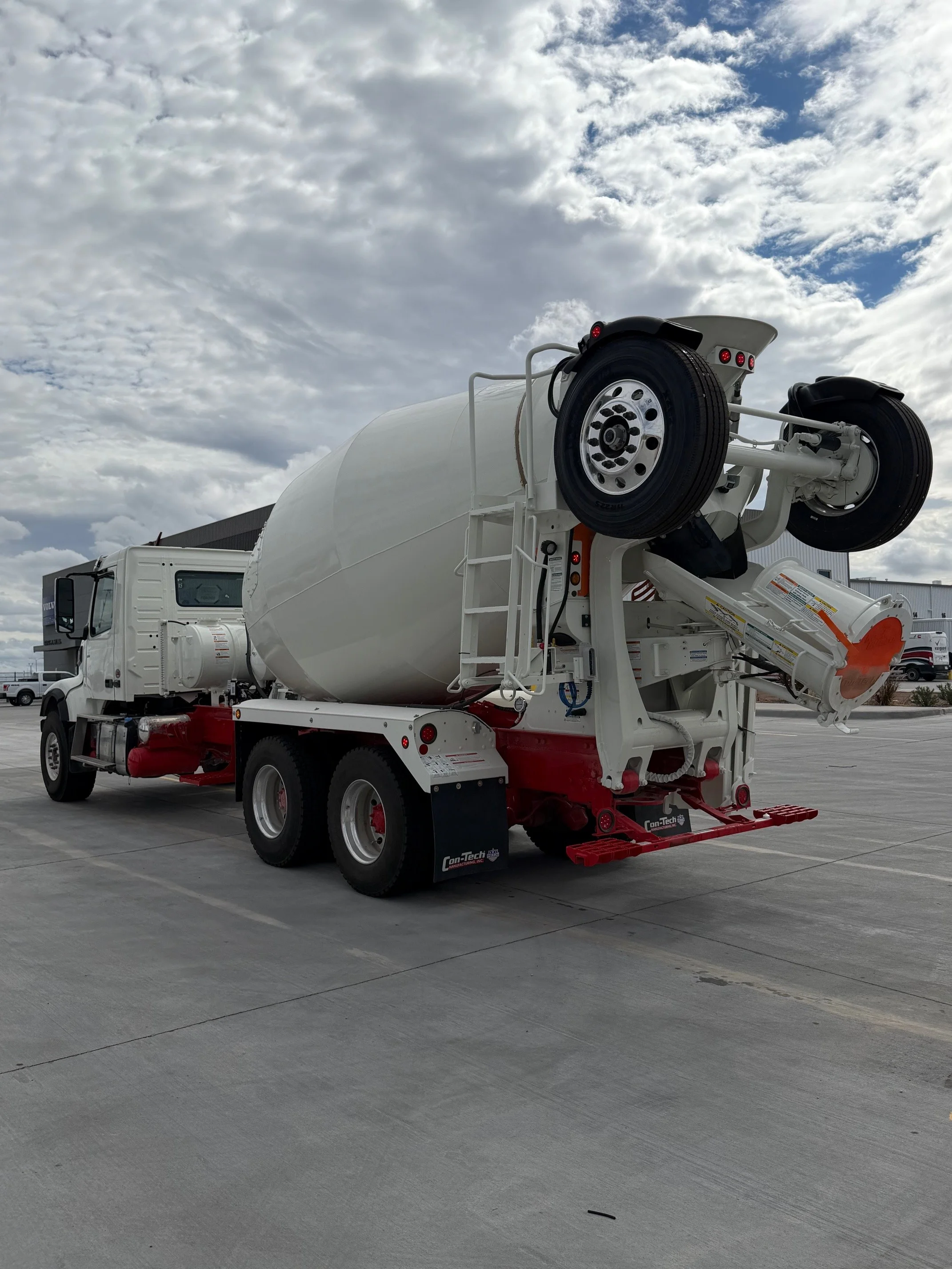 2026 Volvo VHD 300 in El Paso, TX — photo 3