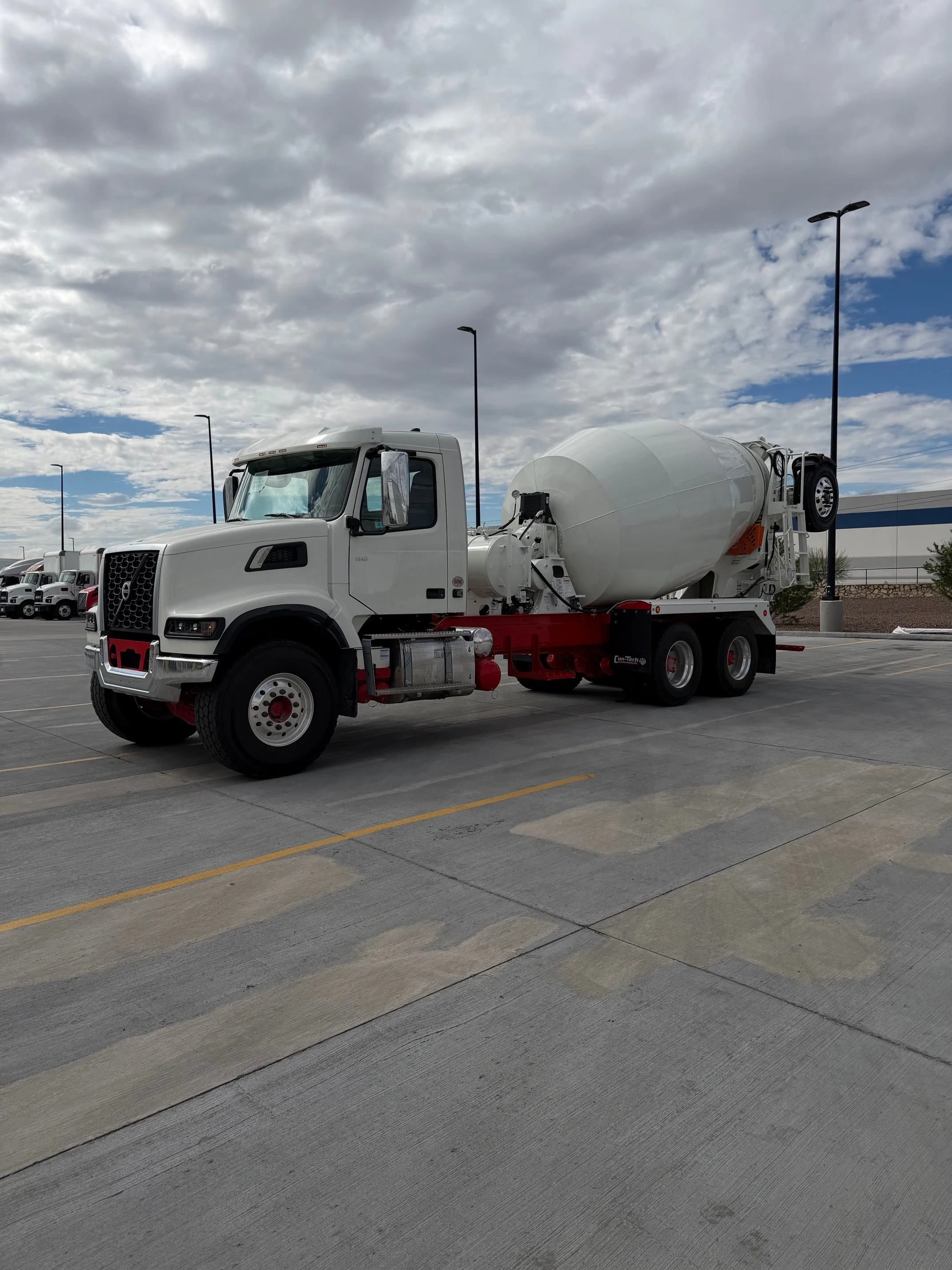 2026 Volvo VHD 300 in El Paso, TX — photo 5