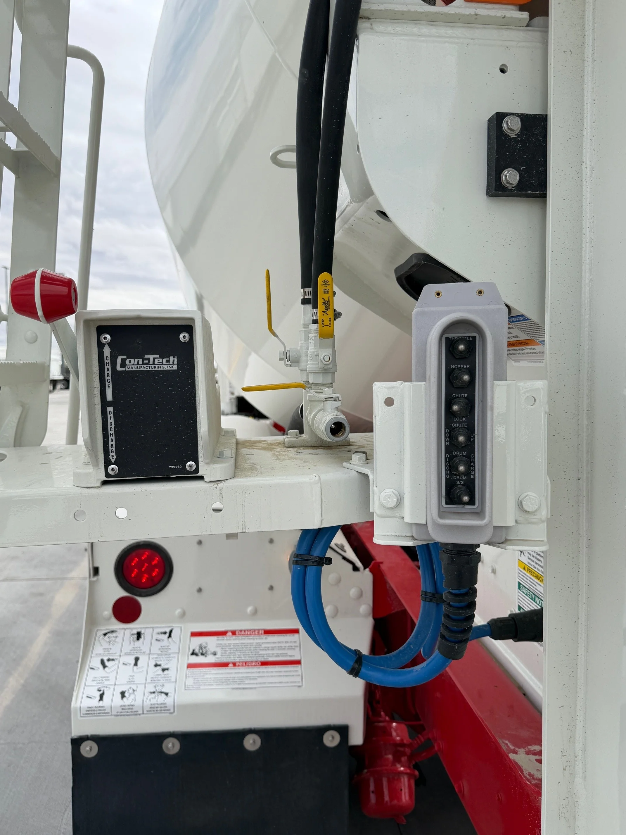 2026 Volvo VHD 300 in El Paso, TX — photo 15