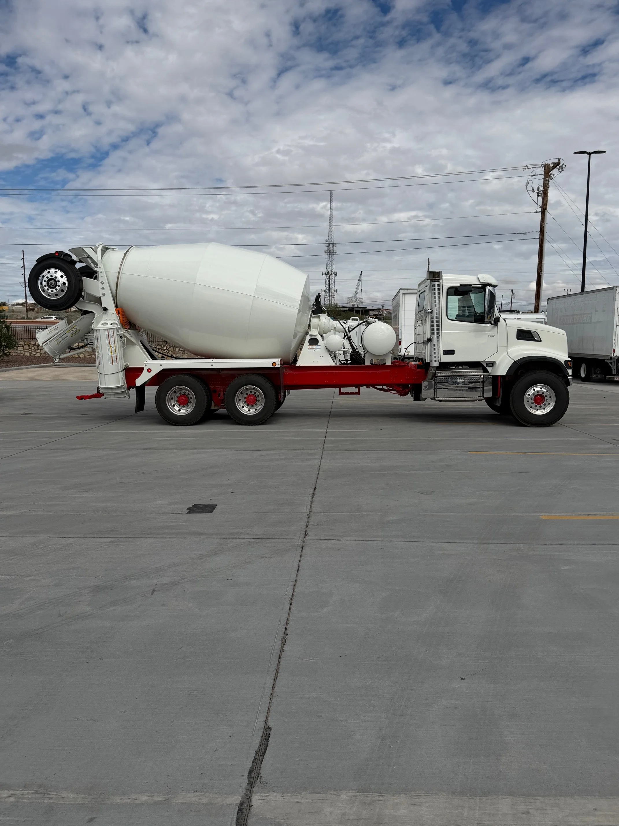 2026 Volvo VHD 300 in El Paso, TX — photo 7