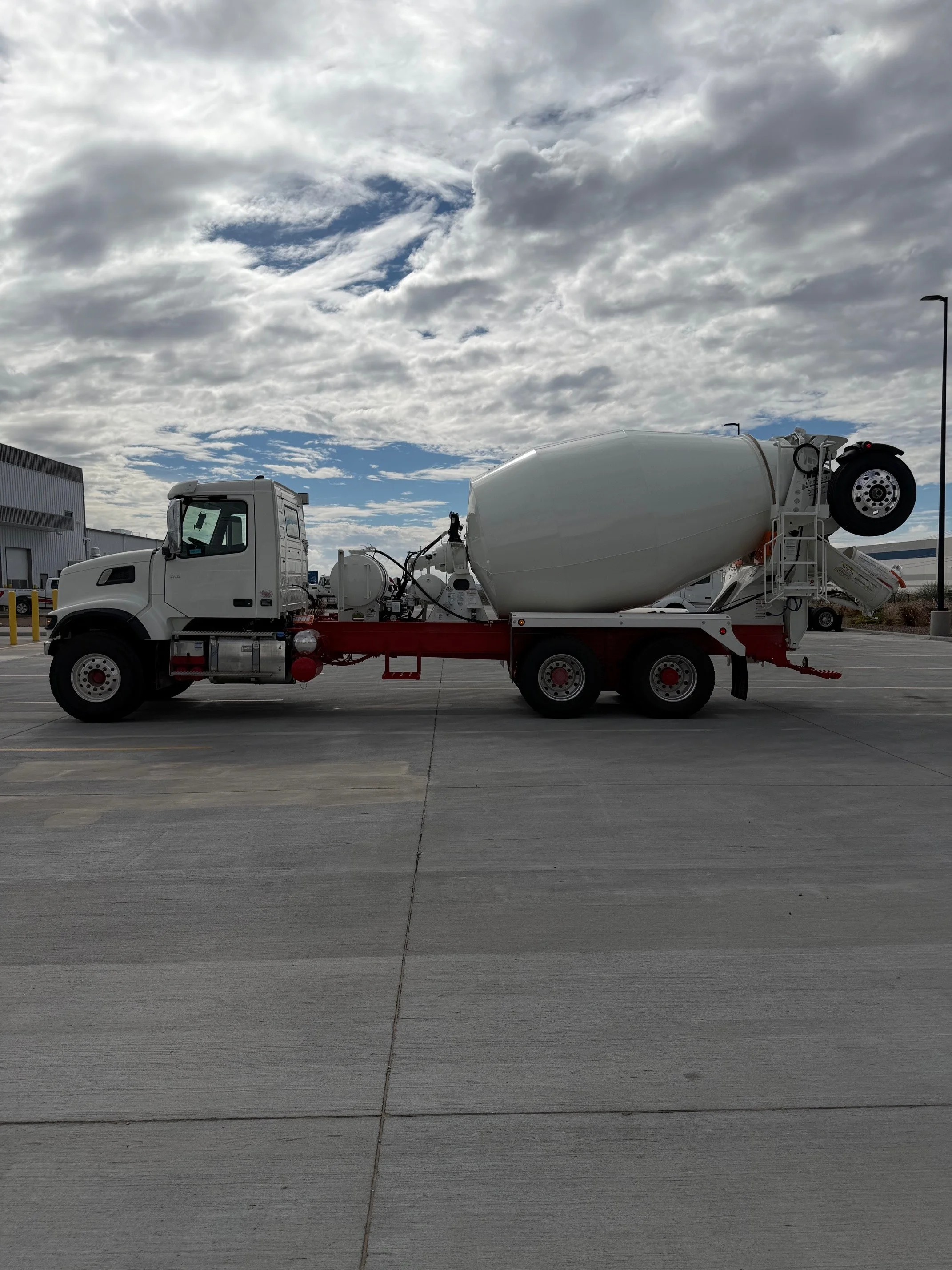 2026 Volvo VHD 300 in El Paso, TX — photo 2