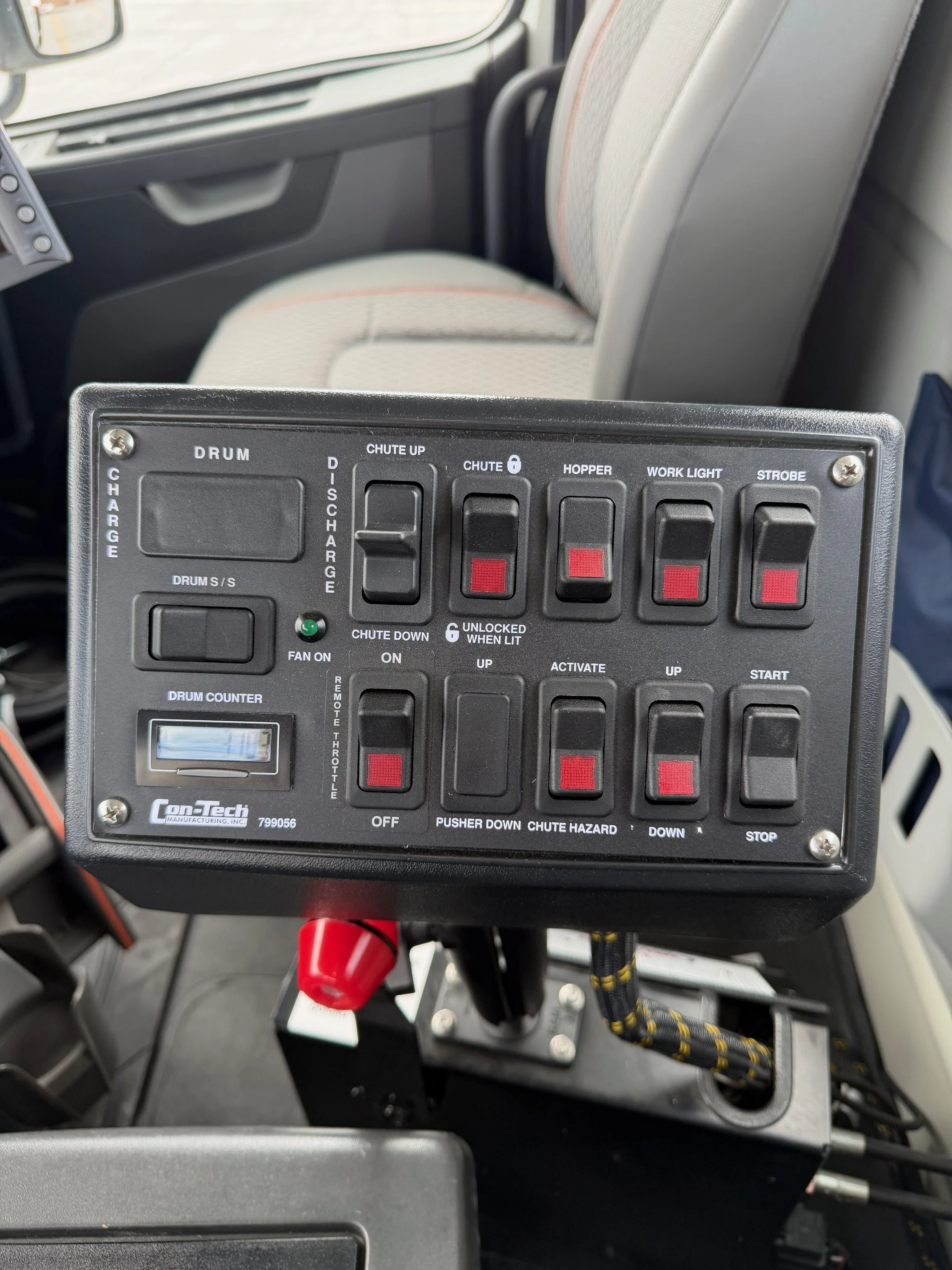 2026 Volvo VHD 300 in El Paso, TX — photo 9