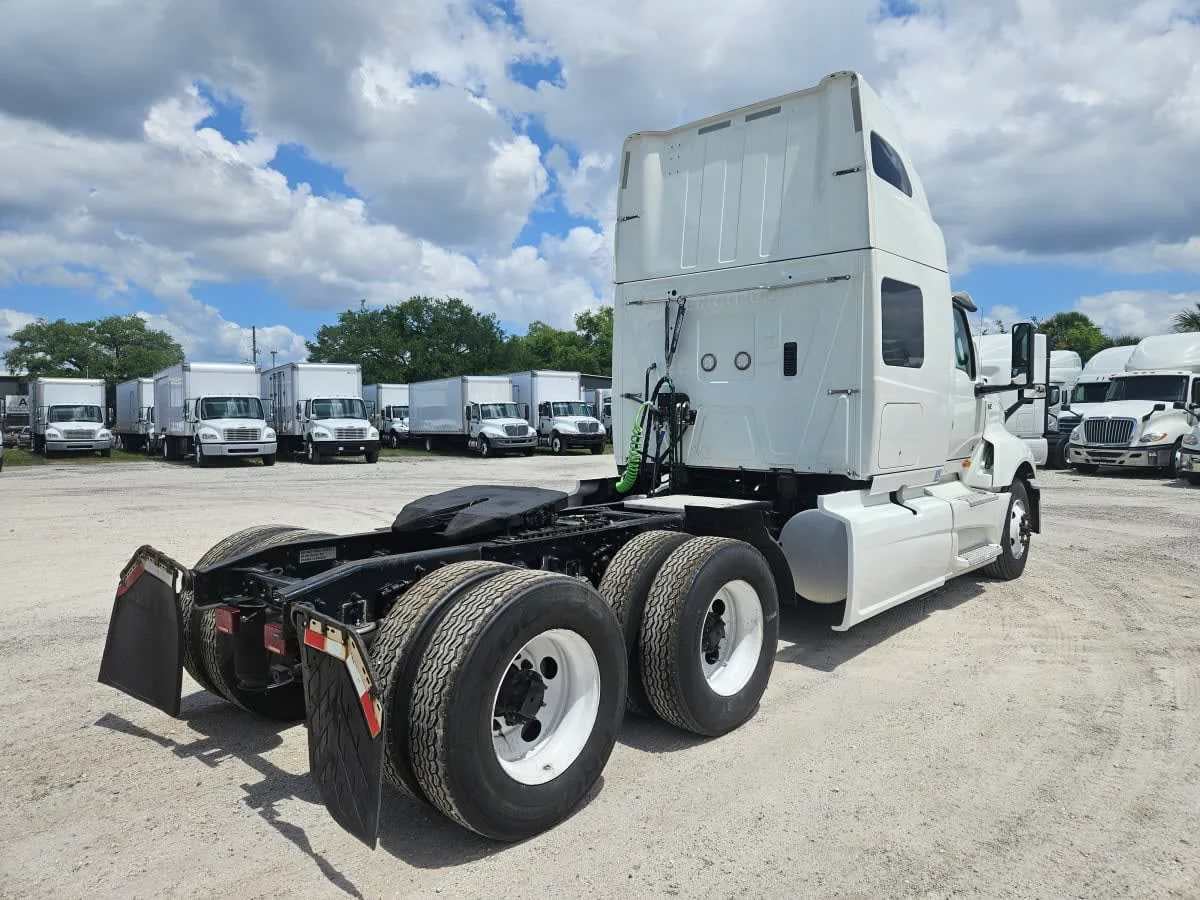 2020 International LT in Orlando, FL — photo 4