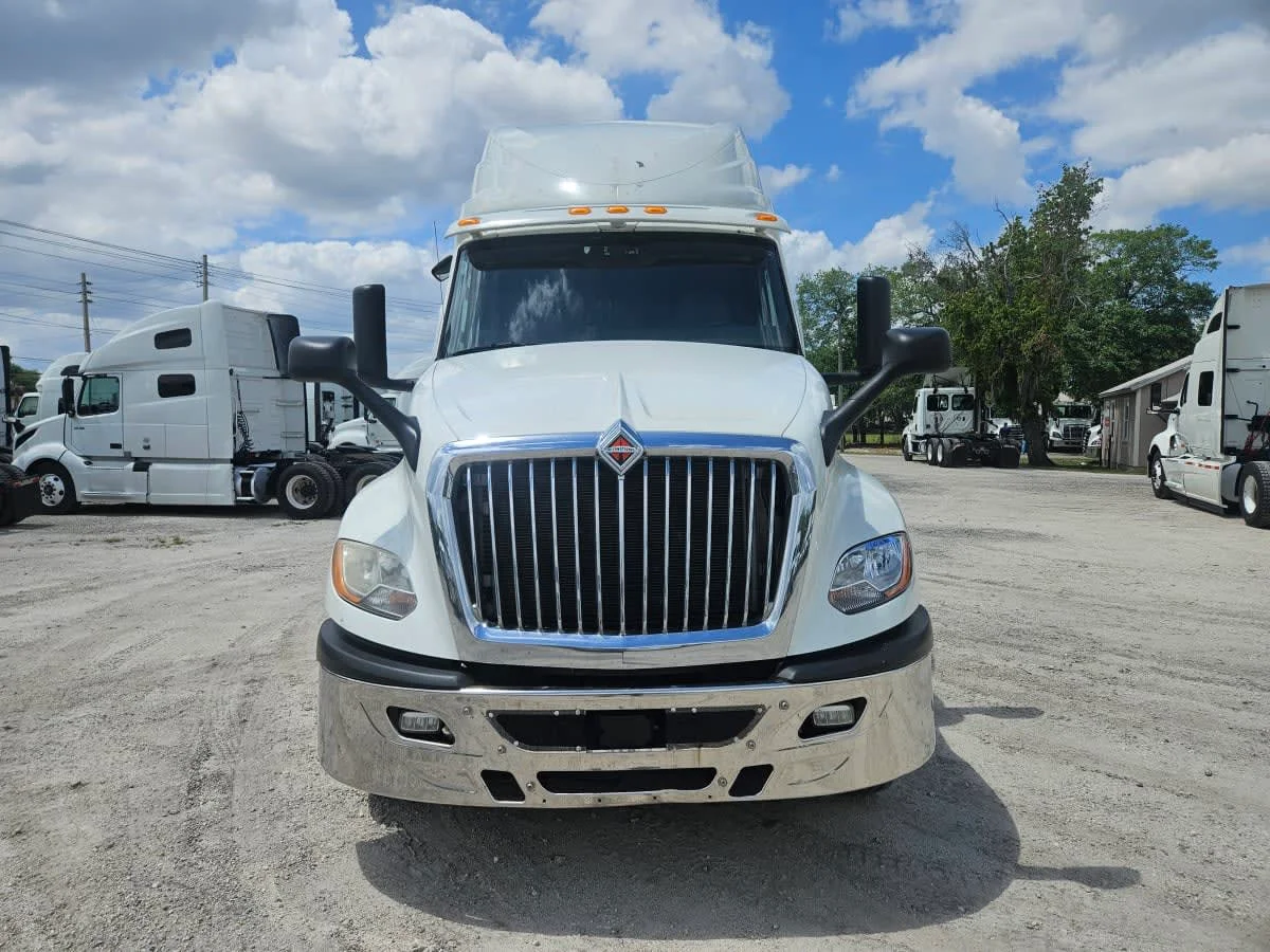 2020 International LT in Orlando, FL — photo 2
