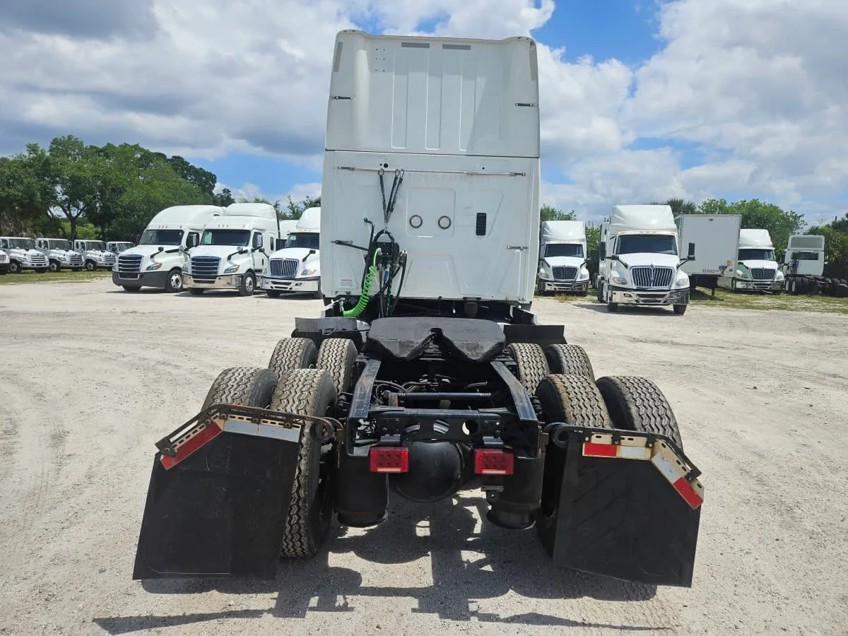 2020 International LT in Orlando, FL — photo 5