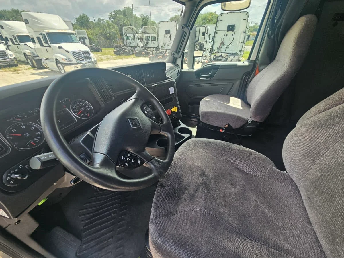 2020 International LT in Orlando, FL — photo 7