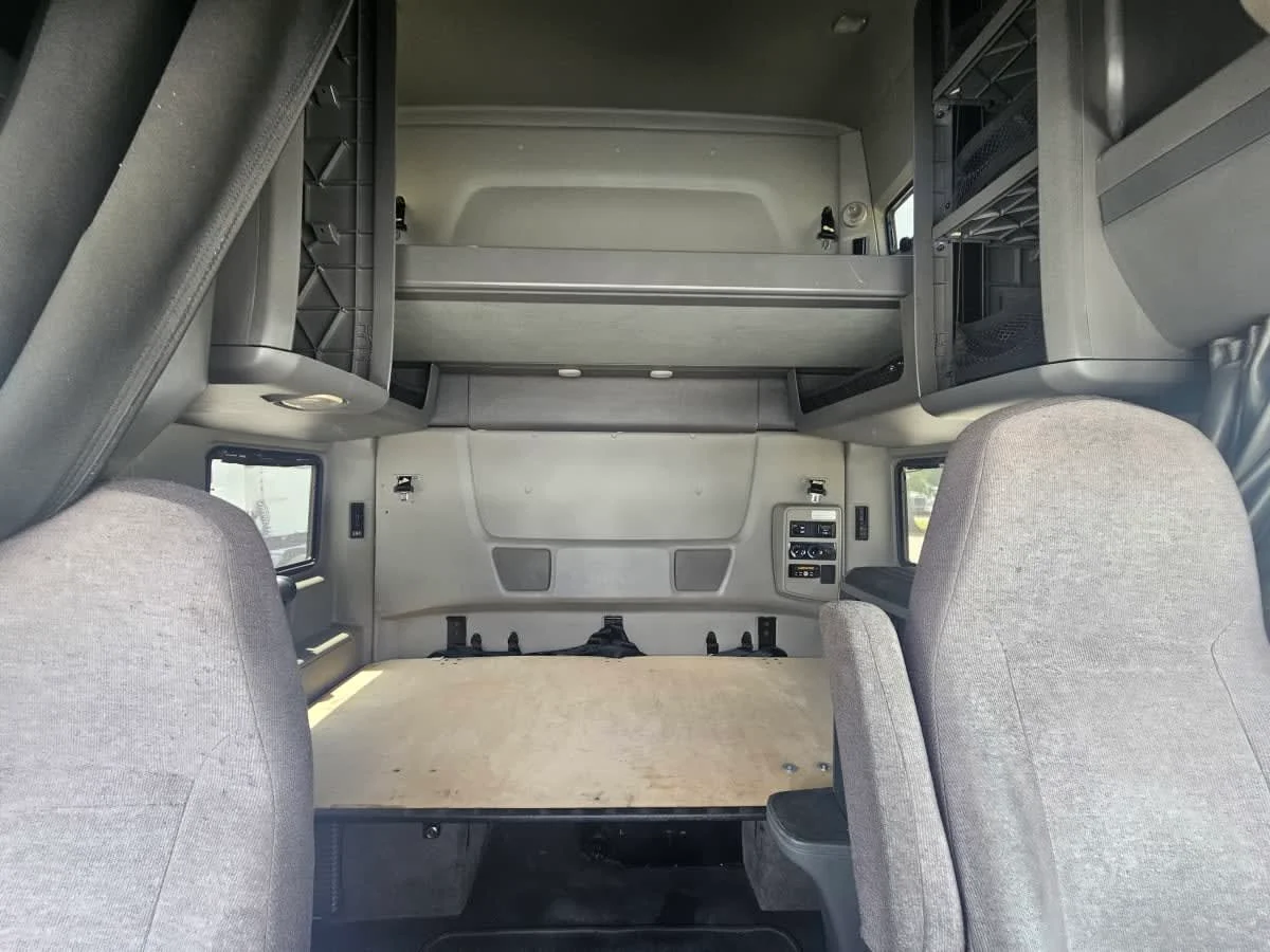 2020 International LT in Orlando, FL — photo 8
