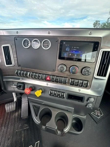 2026 Western Star — photo 9
