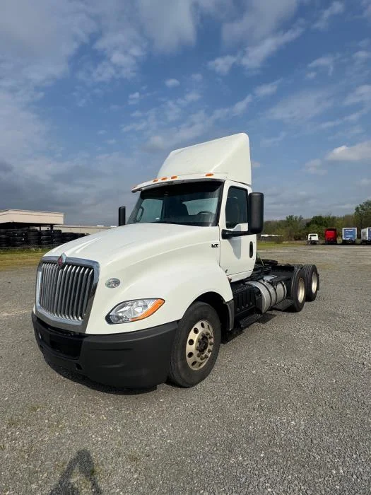 2021 International LT — photo 3