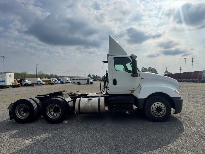 2021 International LT — photo 5